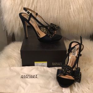 Badgley Mischka Xavier Black and Gold Shoes